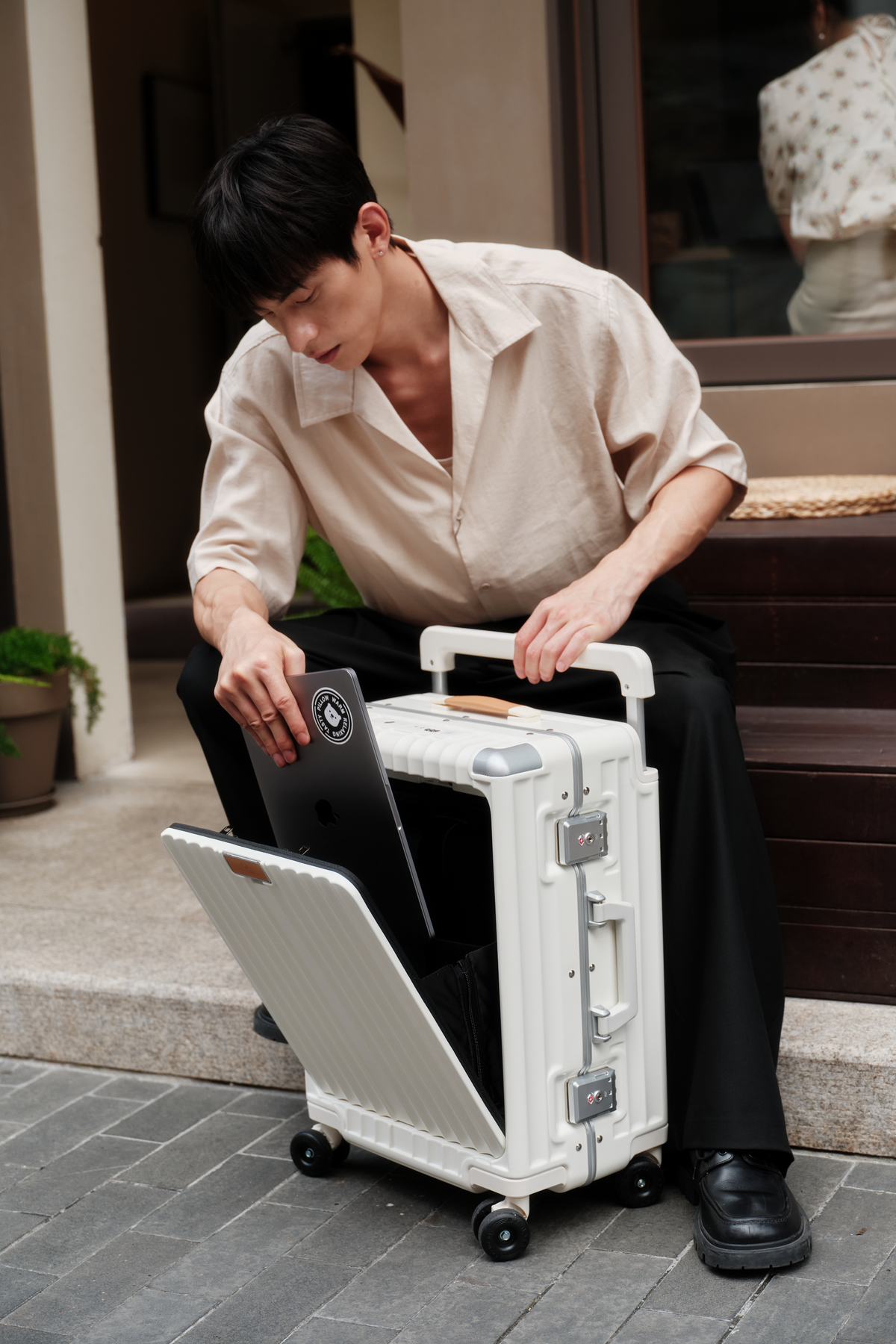 Elite Wide-Handle Carry On