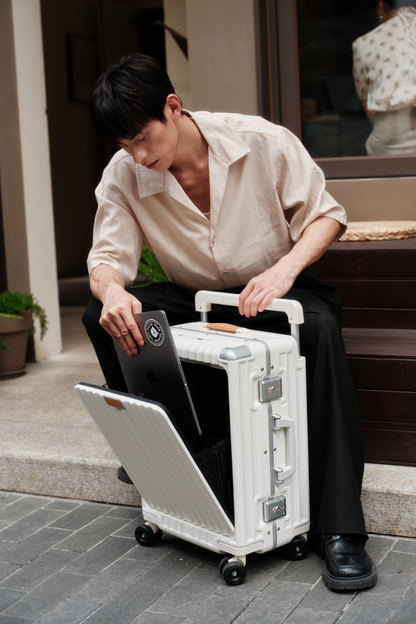 Elite Wide-Handle Carry On