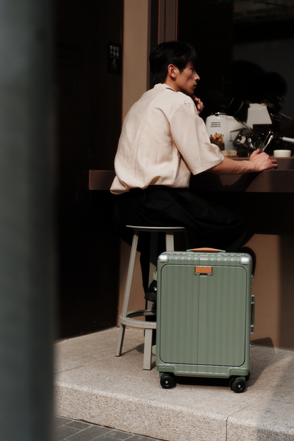 Elite Wide-Handle Carry On