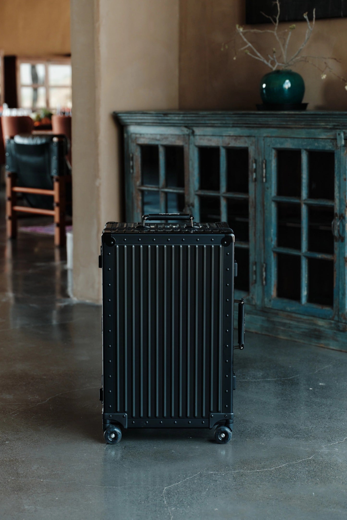 Aluminum Large Check-In 28"